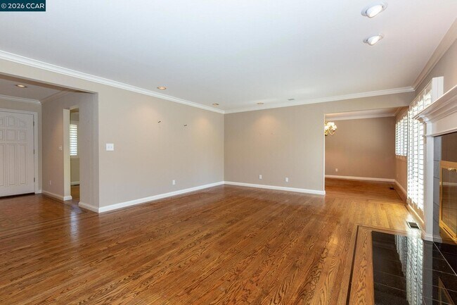Photo - 432 Stonefield Pl