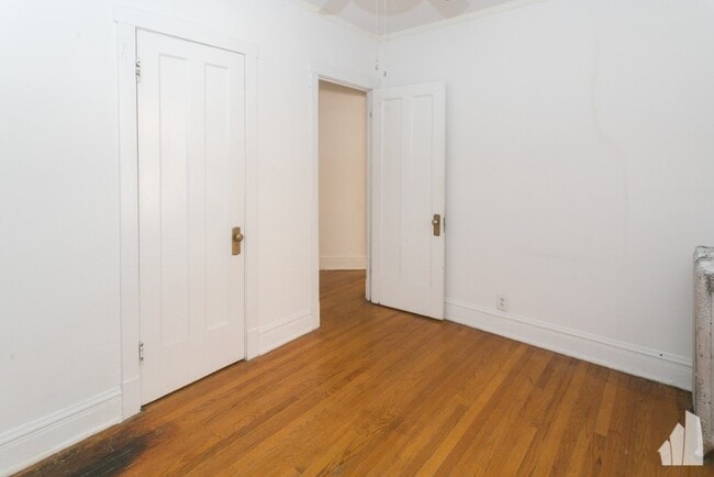 Photo - 5061 N Damen Ave Unidad # 02E