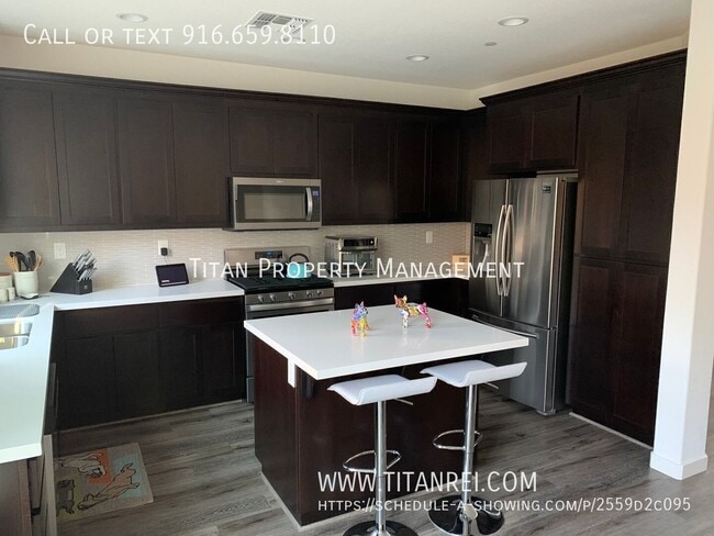 1033 Oakbriar Cir