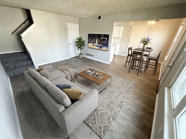 Photo - 2 Bedroom/1 Bath Unit w/ An Attached Garage *READY NOW*