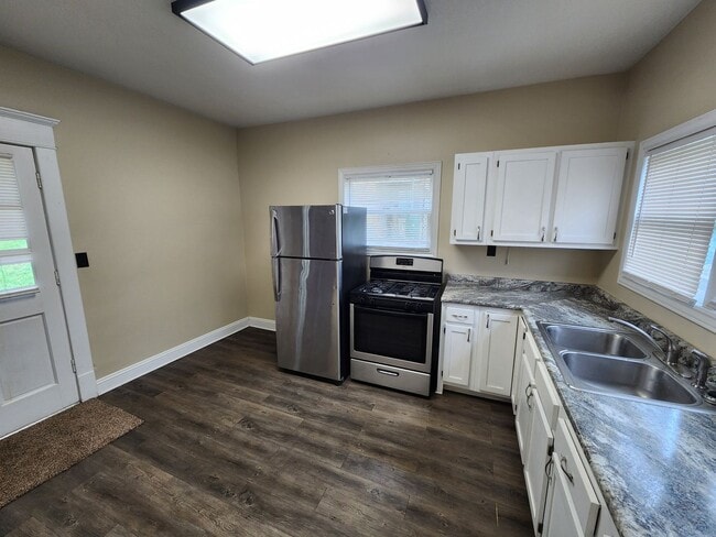 603 Leclaire St