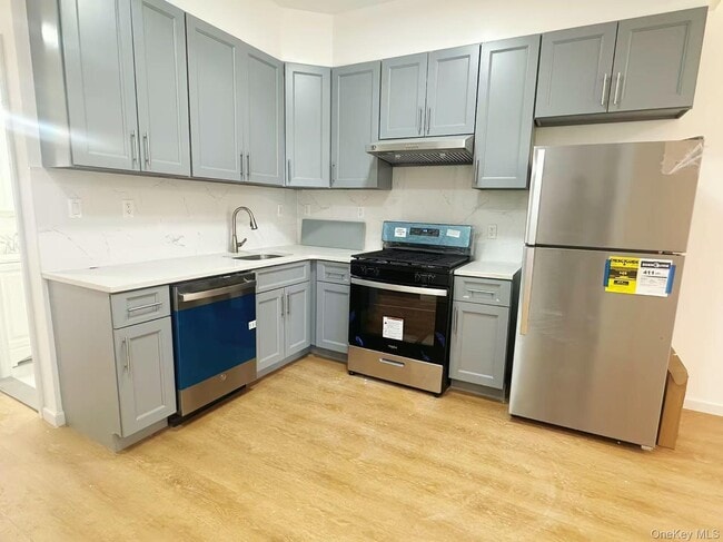 Building Photo - 30-87-87 Steinway St Unit 4FL