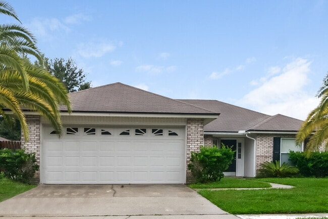 Building Photo - 8137 Leafcrest Dr