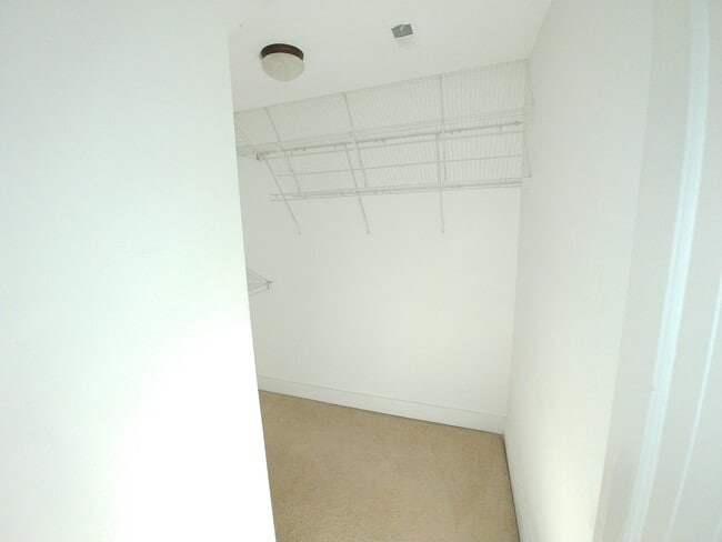 2000 Rossburg Pl