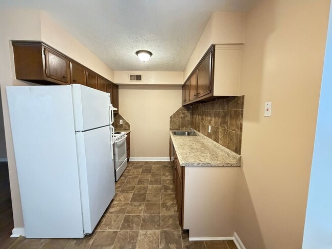 Photo - 4401 Landside Dr Unit 4401 Landside Dr - 6