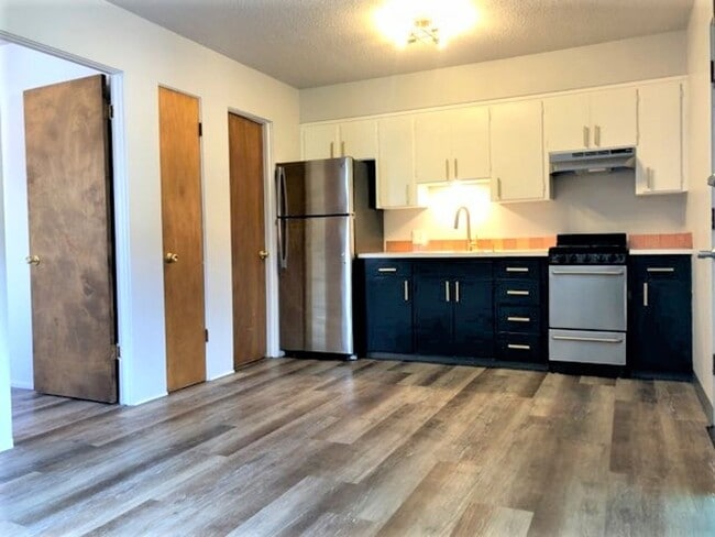 Photo - Recently Renovated 1 Bedroom in Awesome University Location! Unit 707