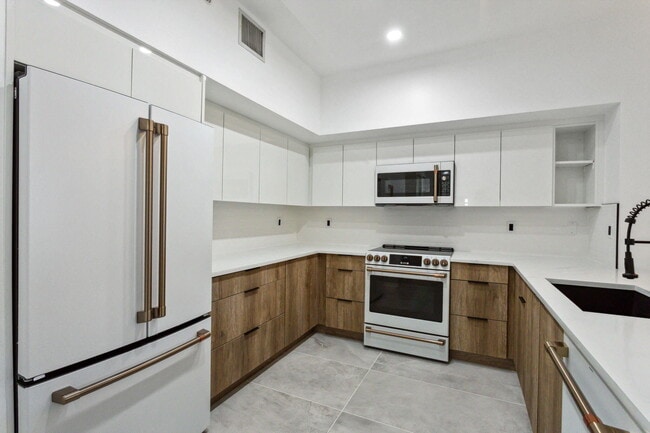 Photo - 250 NE 3rd Ave Unit 1-416