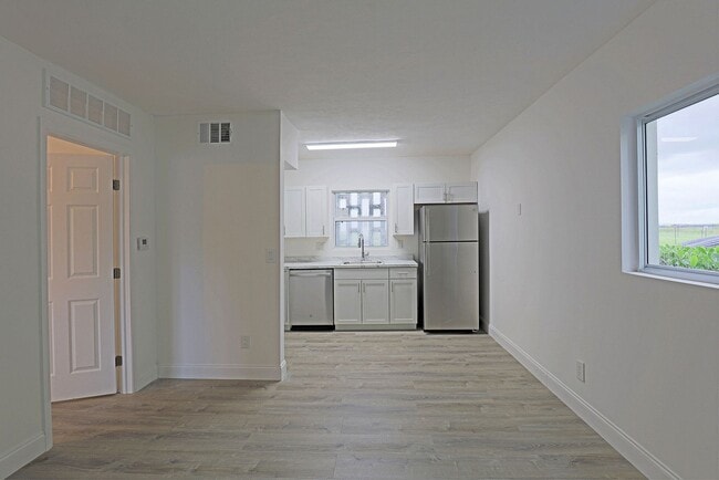 Photo - Ben Mar 2590-105 Unit 2590 First Street, 105