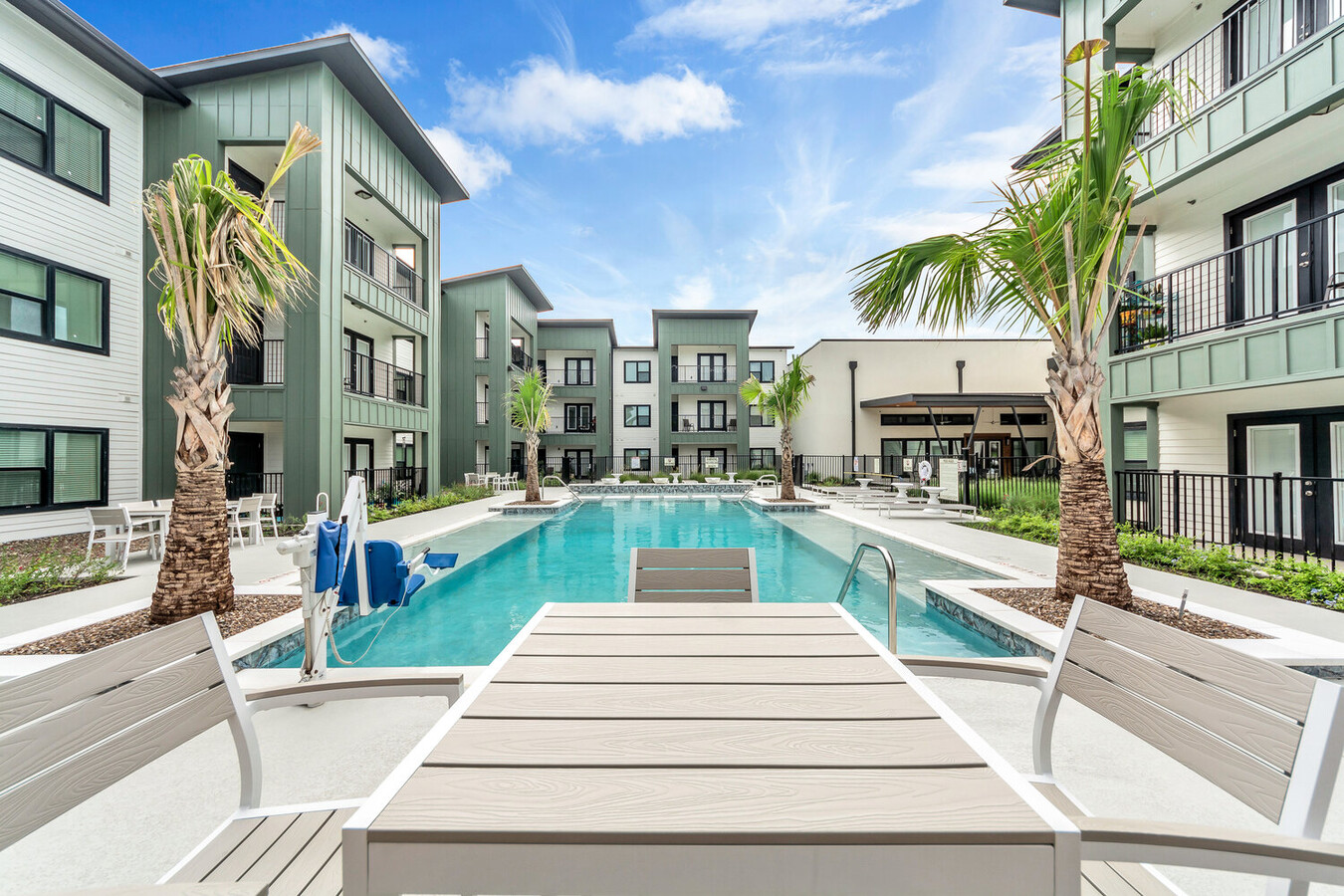 Avanti Greenwood - Avanti Greenwood Apartments