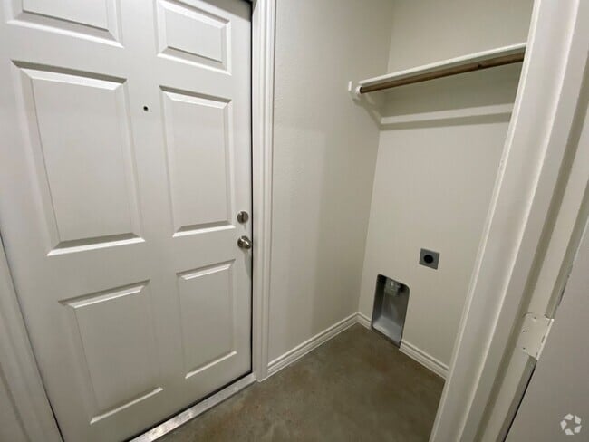 Building Photo - 2302 Zanoletti Ct Unit A-STILL OCCUPIED BY RESIDENT Rental