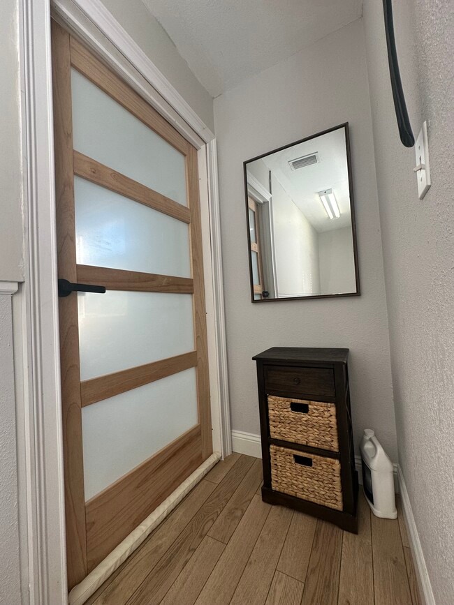 Photo - 3114 Dupont St S