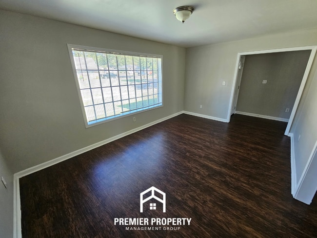 Photo - 5759 Foxdale Rd