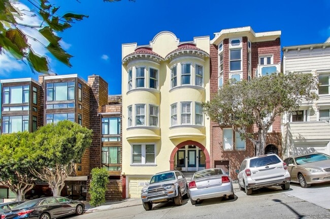 Building Photo - Rare Telegraph Hill Rental – Spacious 3BD/...