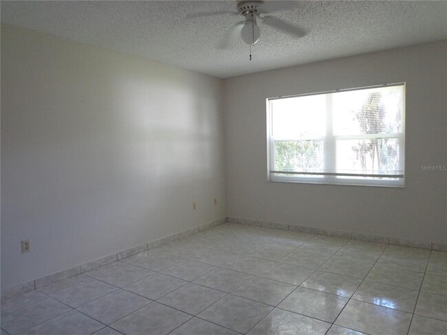 Photo - 721 Regent Cir S