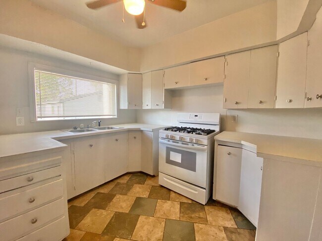 Photo - 1923 39th St Unit Front