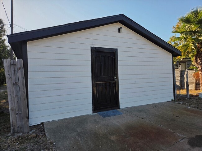 Building Photo - 5403 Ave Q 1/2