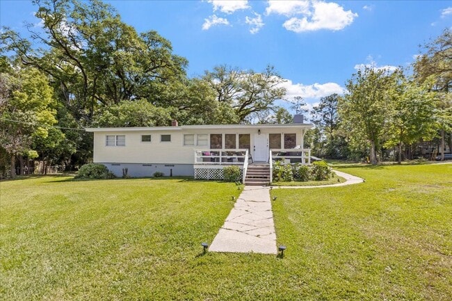 Building Photo - 4 Bedroom House Minutes from FSU