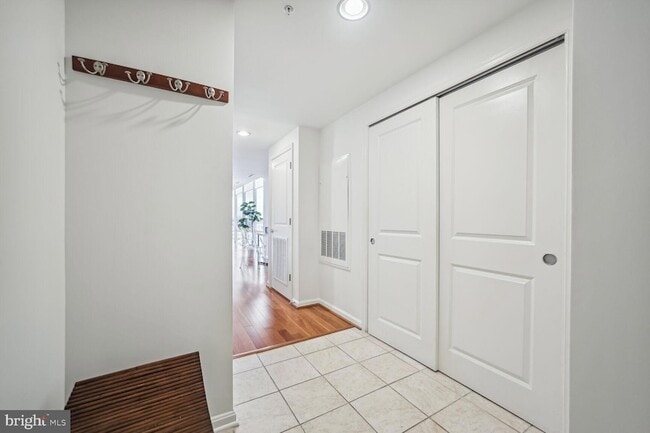Photo - 930 Wayne Ave Unidad 1205