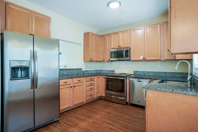 Photo - 208 Pointe Crest Ct