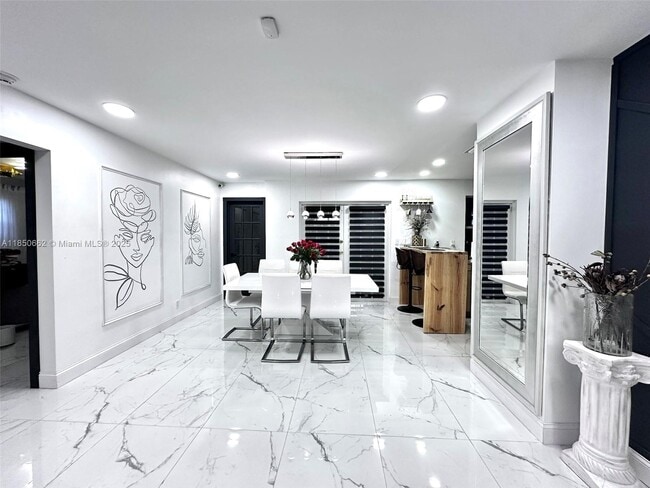 Photo - 210 SE 3rd Pl