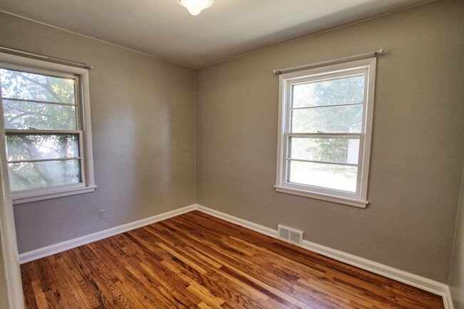 Photo - 2 bed 1 bath Englewood home with 2 car gar...