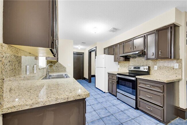 Photo - 17 Pin Oak Rd