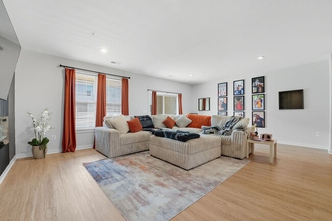 Photo - 709 Thomas Ln