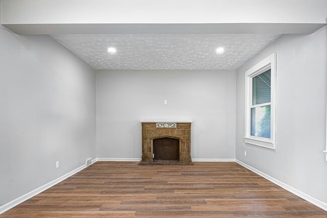 Photo - 3240 W 56th St