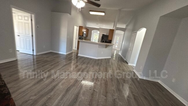 Photo - 1 Redwood Track Ln