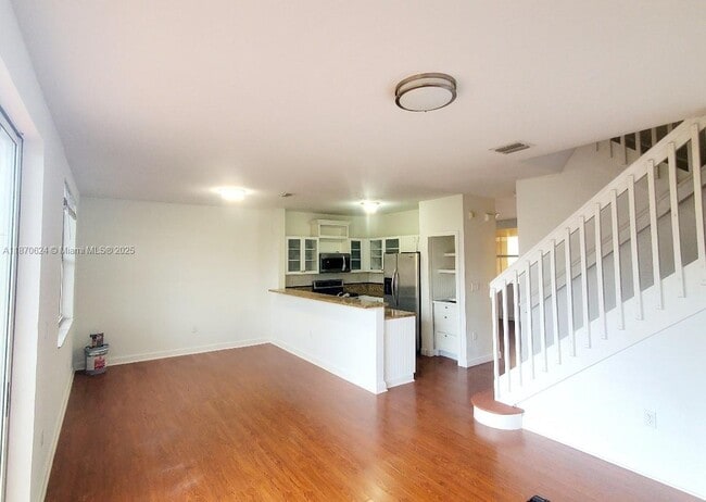 Building Photo - 1030 NE 41st Pl Rental
