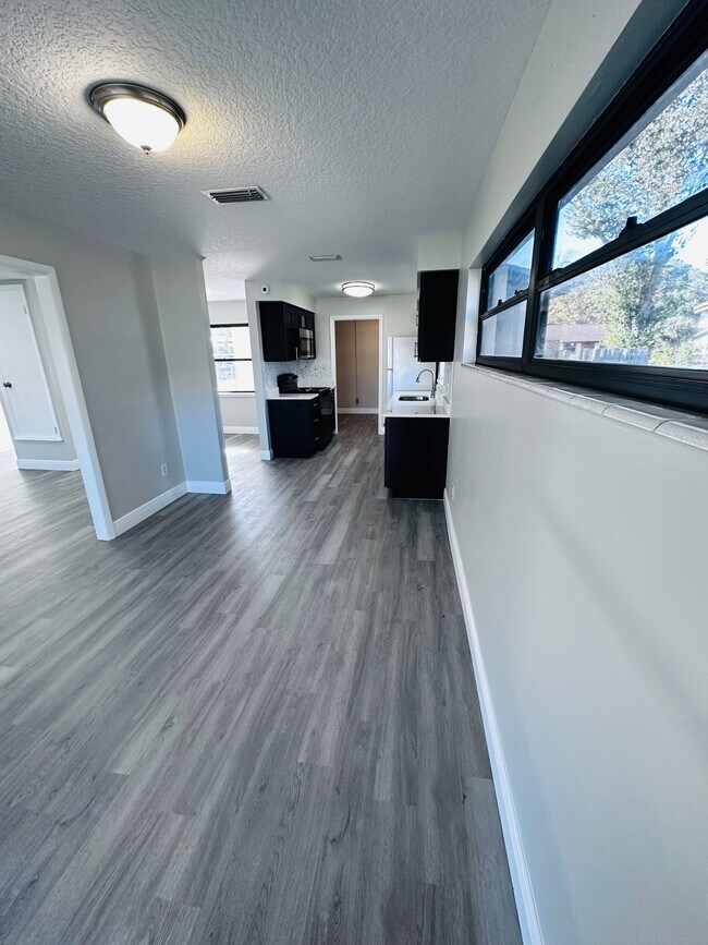 Photo - 1076 Hermosa Dr