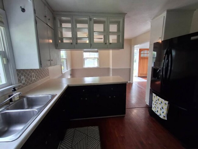 Photo - 869 Arkwright St N Unit 1