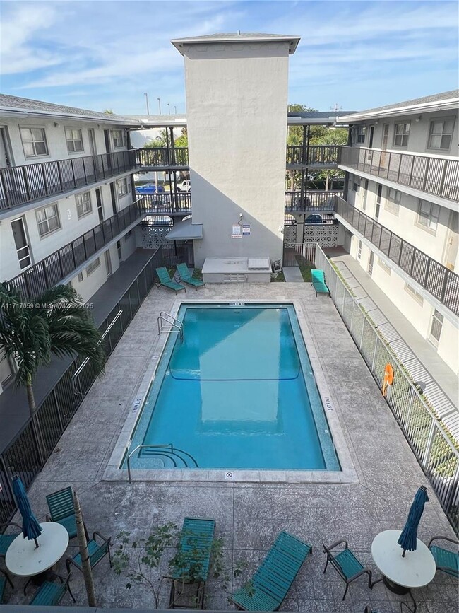 Photo - 16215 NE 18th Ct Condominio Unidad 305