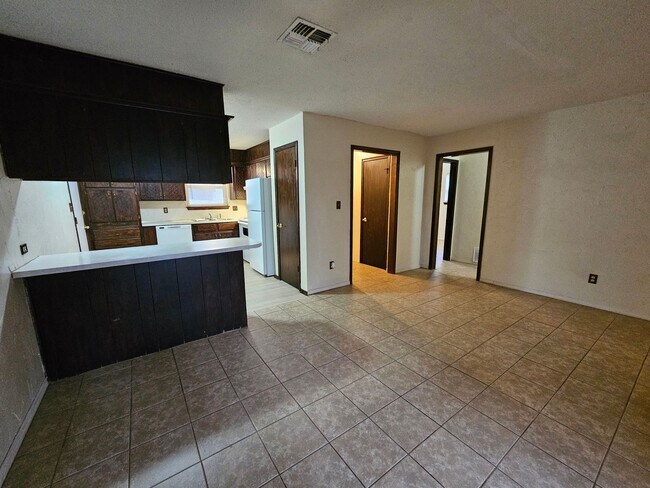 Photo - (3) Bed/(2) Bath Avail NOW! Pets Negotiable!