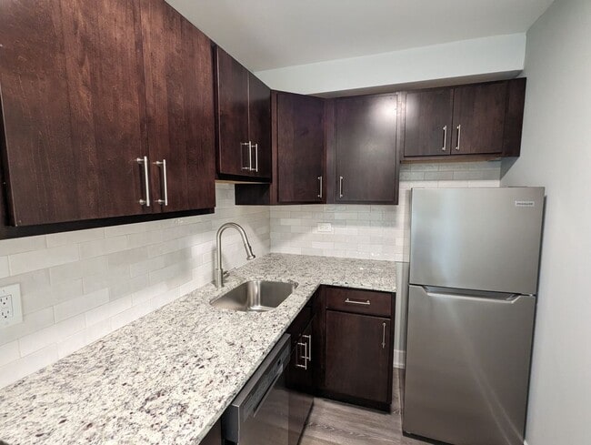 445 W Barry Ave Unit 528