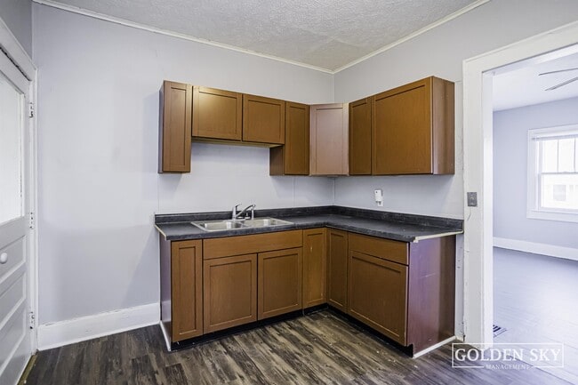 Photo - 1103 Mourer St