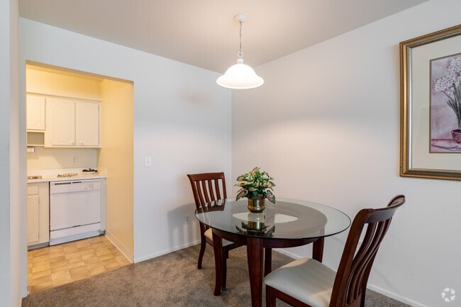 2HAB 1BA - 750 ft² - Hines Park