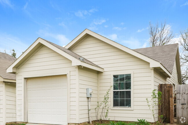 Building Photo - 1504 Pine Ln Rental