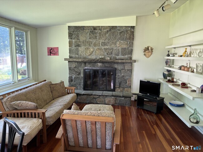 Photo - 149 Old Sachems Head Rd