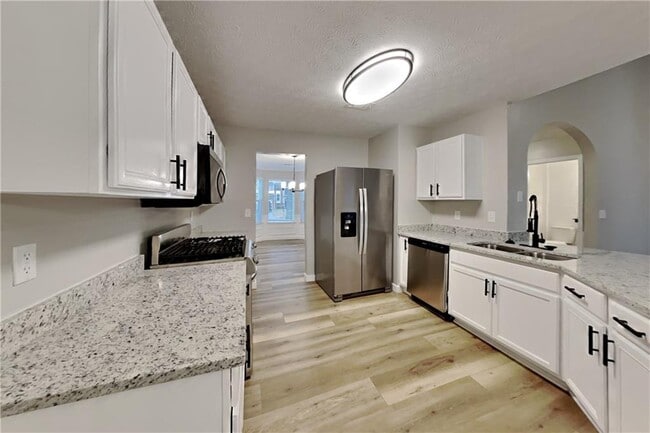 Photo - 1719 Silverchase Dr SW