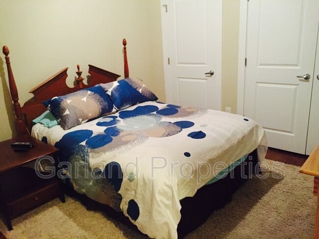 Photo - 425 Campbell Ave SW