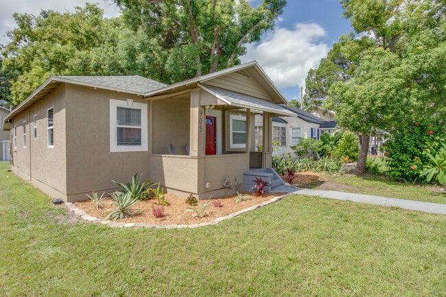 Building Photo - 905 Plaza St