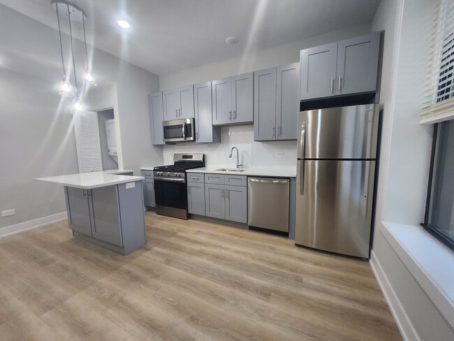 Building Photo - 441 W Belden Ave Unit 3 Rental