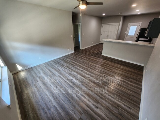 Photo - 417 E 13th St