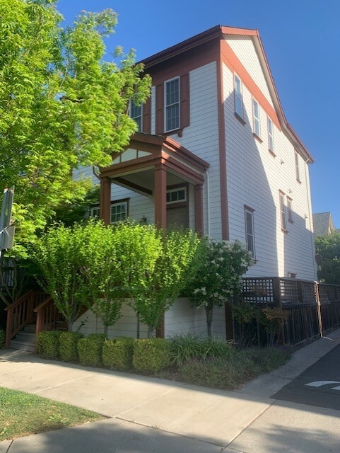 Photo - 2129 Clark St House