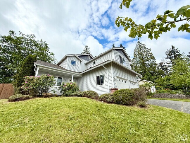 Building Photo - 5 Bedroom 2.5 Bath plus Bonus Room in East... Rental
