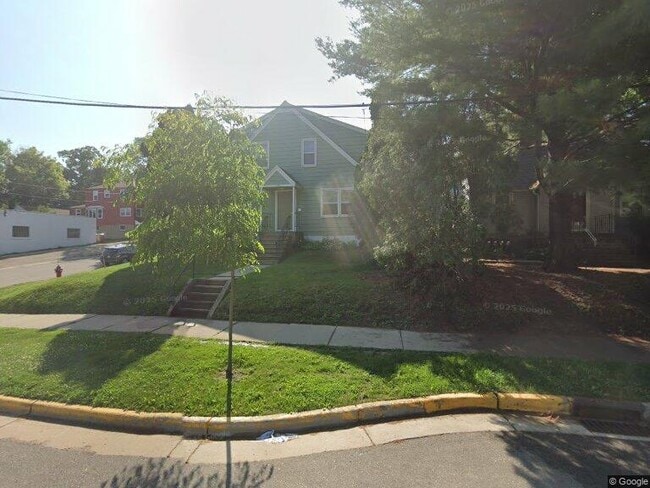 Building Photo - 2229 Winnebago St Unit 1 Rental