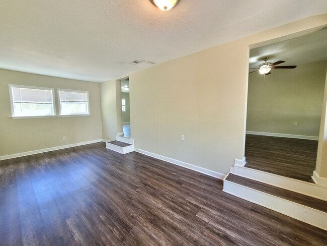 307 Hermey Ave