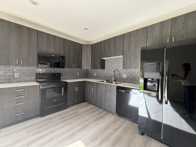 Photo - 4940 W Minota St