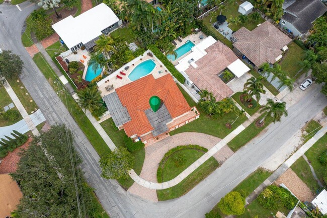 Photo - 1900 N Victoria Park Rd